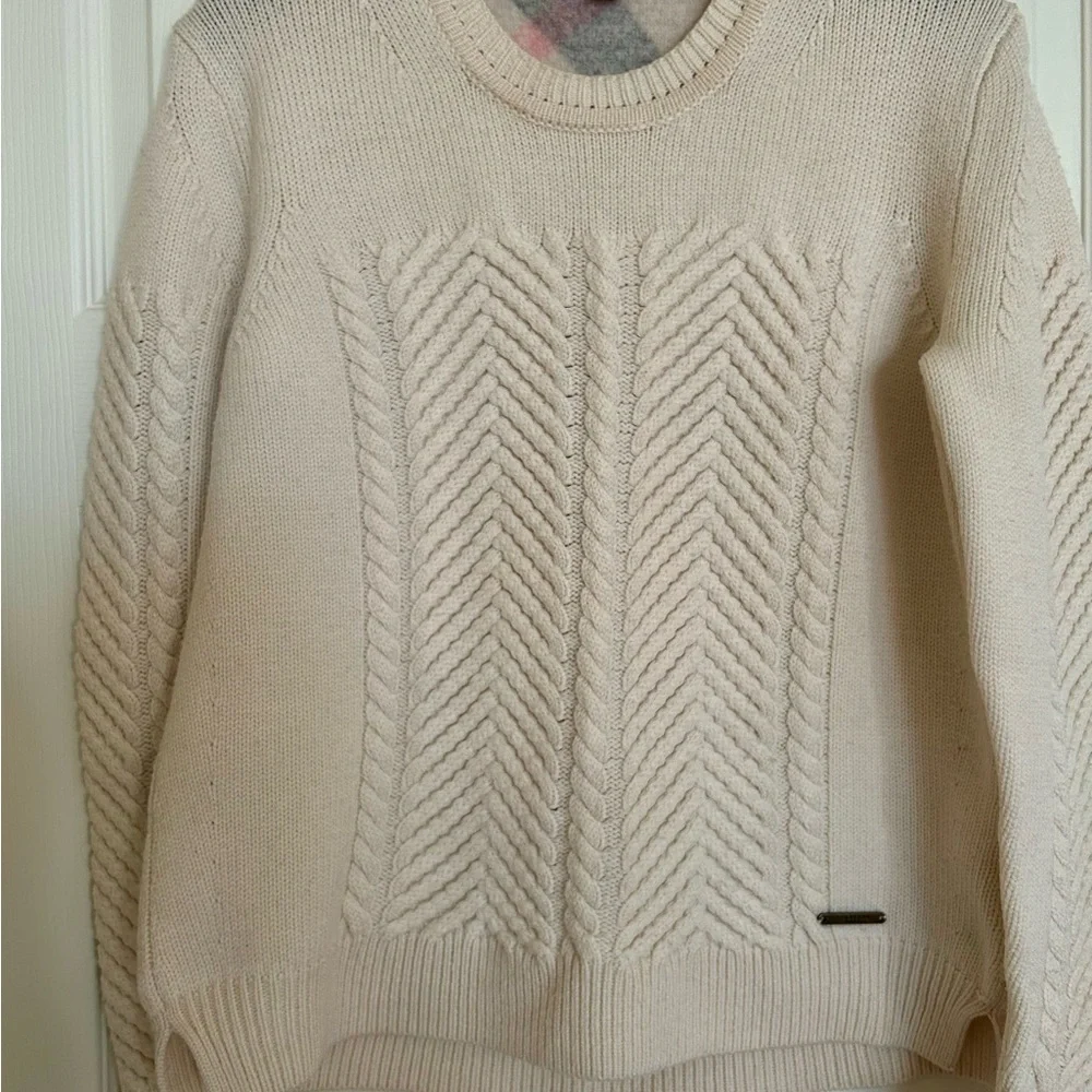 Burberry Cream Crew Neck Sweater size M Merino wool